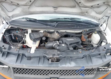 2017 Chevrolet Express 2500 Work Van z USA, uszkodzony, nr VIN 1GCWGAFFXH1277638